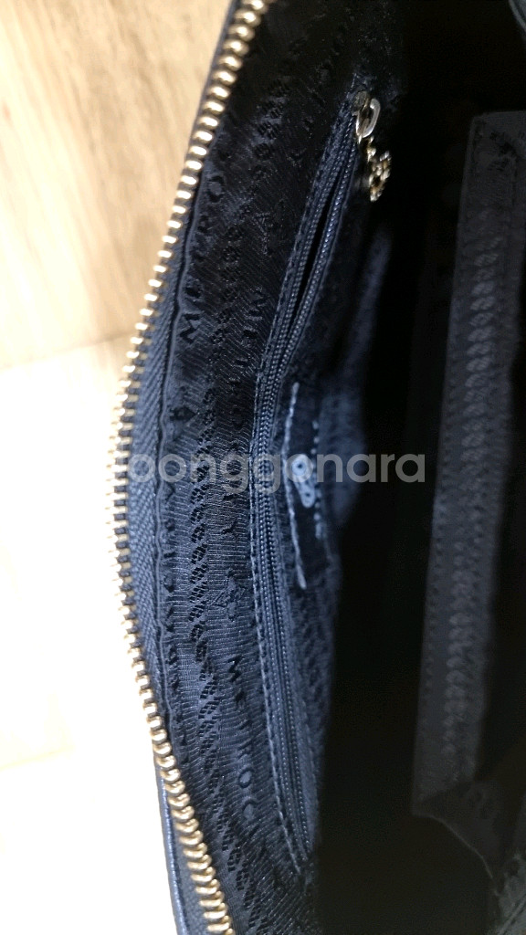 메트로시티 체인 숄더백 팝니다.--8