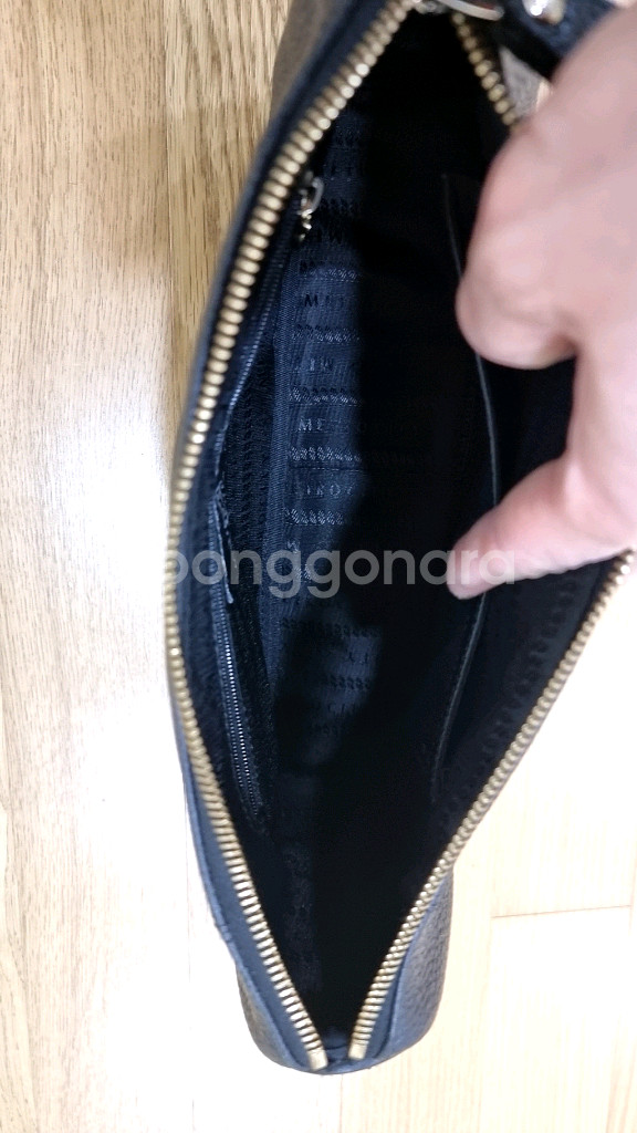 메트로시티 체인 숄더백 팝니다.--6