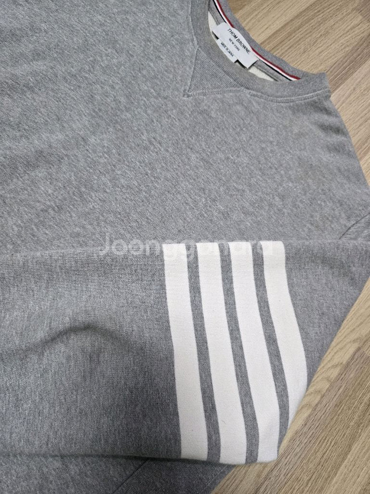 24년식 정품 톰브라운 사선완장 그레이 맨투맨 6사이--4