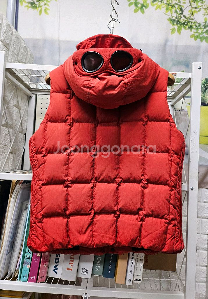 C.P.컴퍼니 후드 패딩 베스트--4