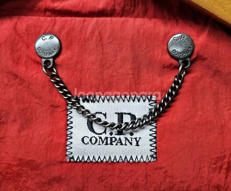 C.P.컴퍼니 후드 패딩 베스트--2