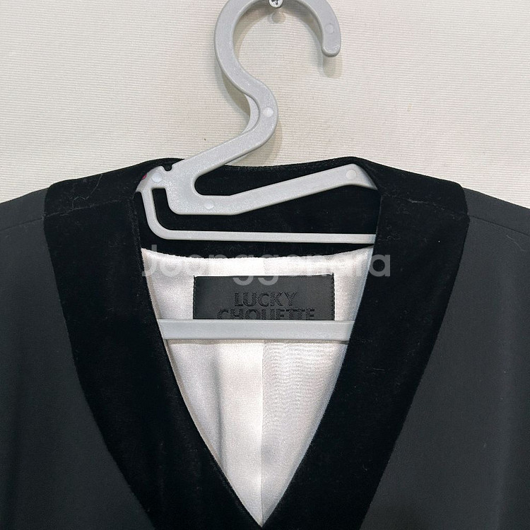 럭키슈에뜨 벨벳 자켓 36사이즈--1