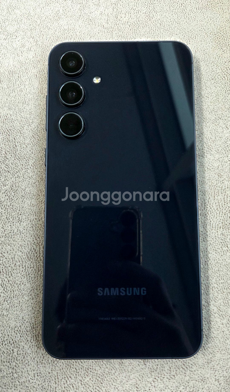 갤럭시 퀀텀5 네이비 판매 합니다.[24만]--0