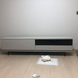 리바트 깔끔한 디자인 TV다이