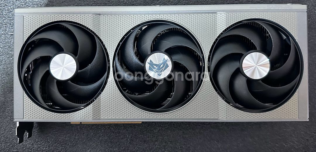 사파이어 RX 9060XT Nitro 니트로 16gb--1