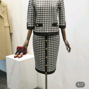 모조에스핀 골드 버튼 포인트 니트 스커트 세트