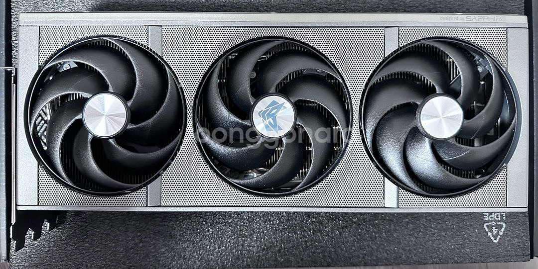 사파이어 RX 9070XT Nitro 니트로+ 그래픽카드--1