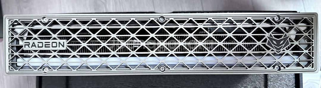 사파이어 RX 9070XT Nitro 니트로+ 그래픽카드--3