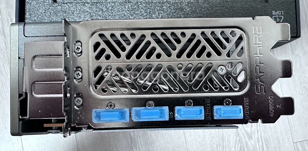 사파이어 RX 9070XT Nitro 니트로+ 그래픽카드--4