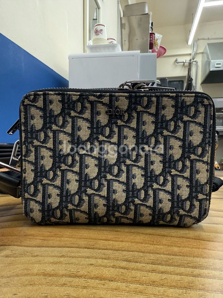 디올 오블리크 자카드 스트랩 파우치 메신저백--1