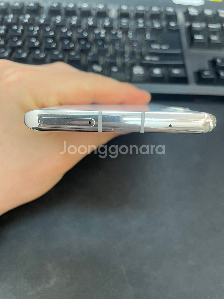 LG벨벳 화이트 128GB 무잔상 상태좋은 중고14만팝니다.--2