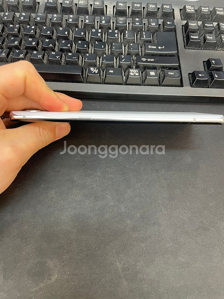 LG벨벳 화이트 128GB 무잔상 상태좋은 중고14만팝니다.--3