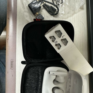 폴리 보이저 프리60 무선 이어폰 블루투스 노이즈캔슬링