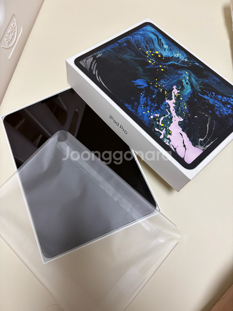 아이패드 프로 11인치 1세대 64GB 셀룰러 판매합니다--0