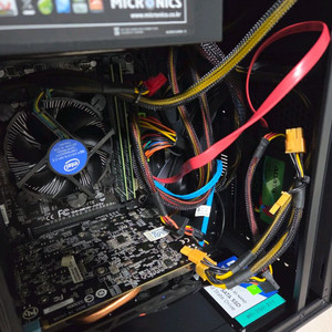 제온 e3 1231 v3(i7 4770 동급) gtx 960 4gb 본체 팝니다.