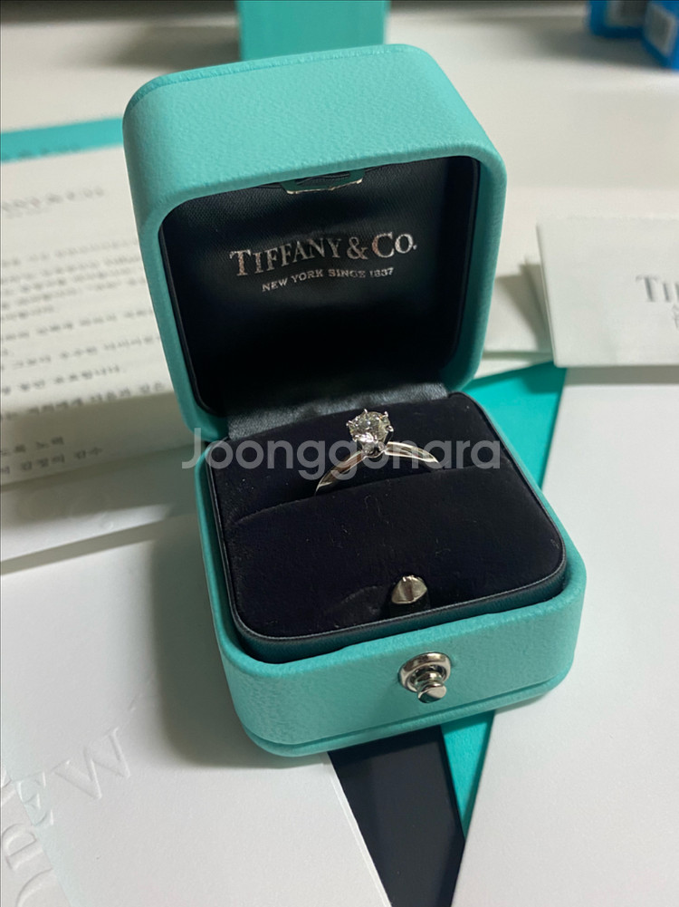티파니앤코 6발프롱 다이아반지 팝니다--1