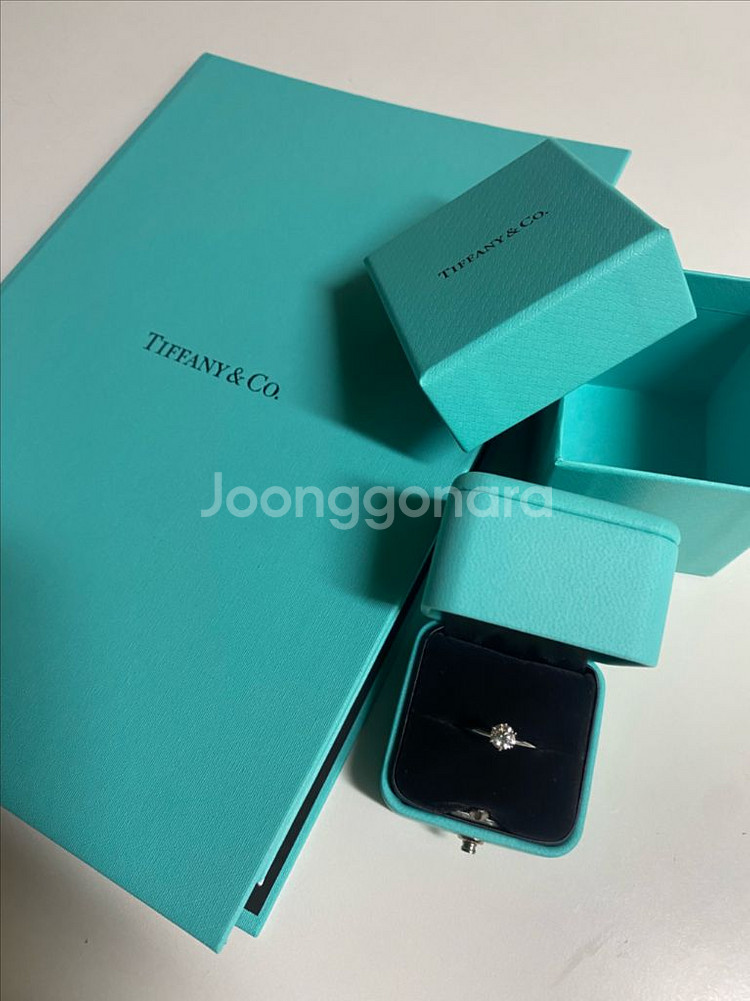 티파니앤코 6발프롱 다이아반지 팝니다--5
