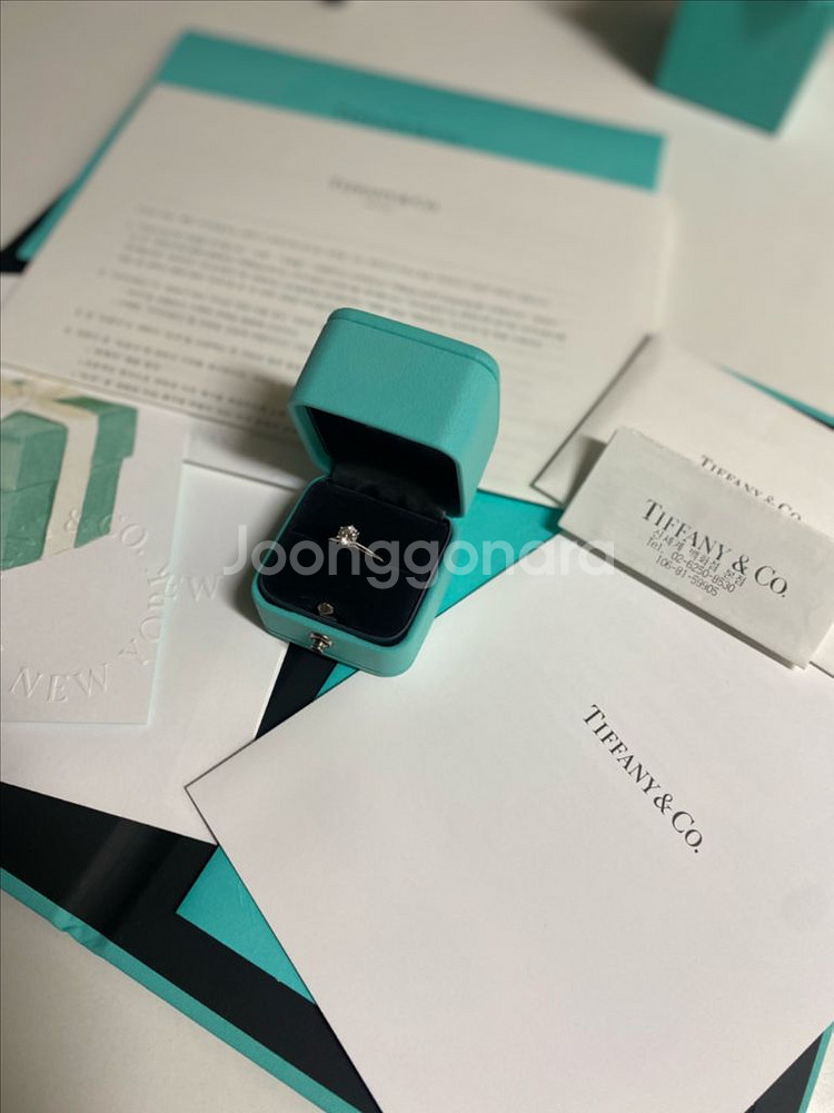 티파니앤코 6발프롱 다이아반지 팝니다--2