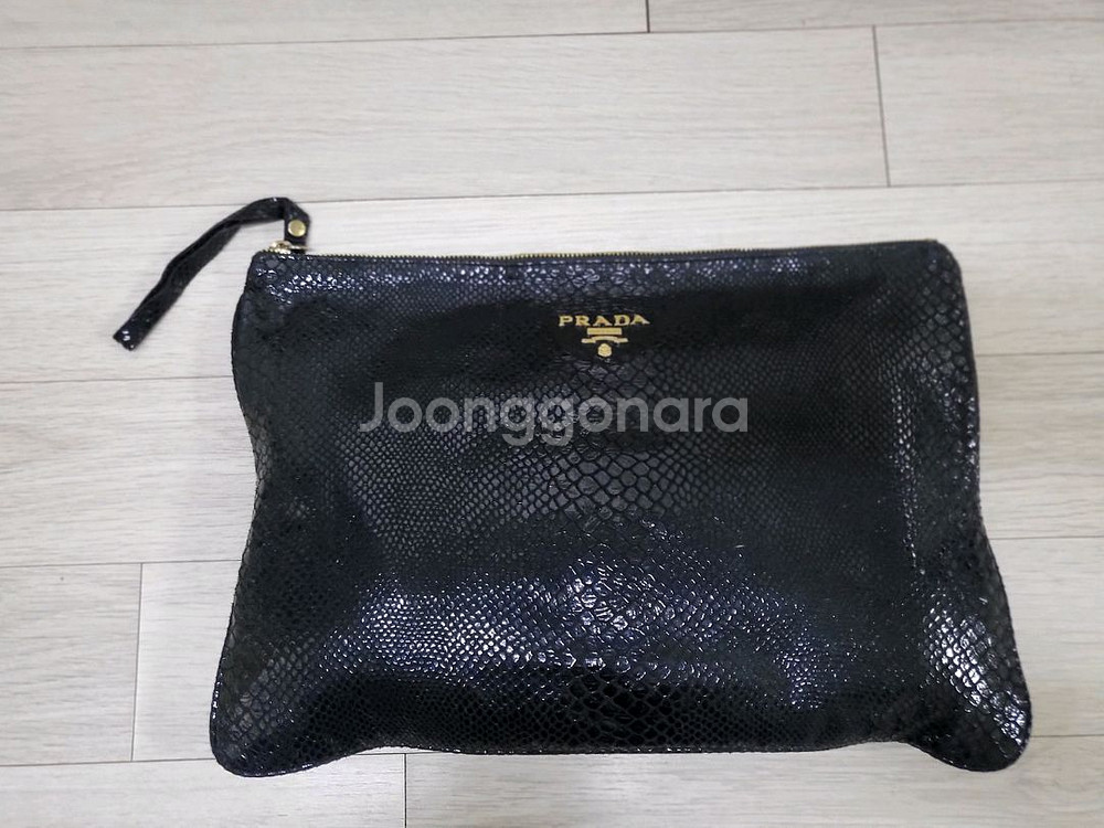 프라다 스팽글 클러치--2