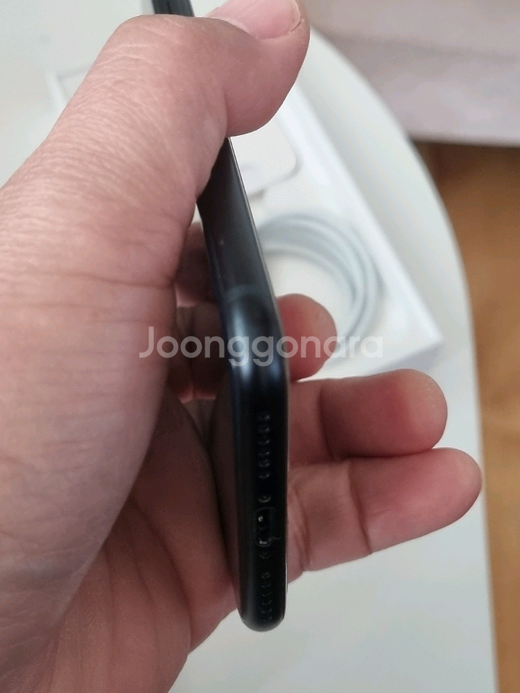 아이폰 SE3 미드나이트 64기가--1