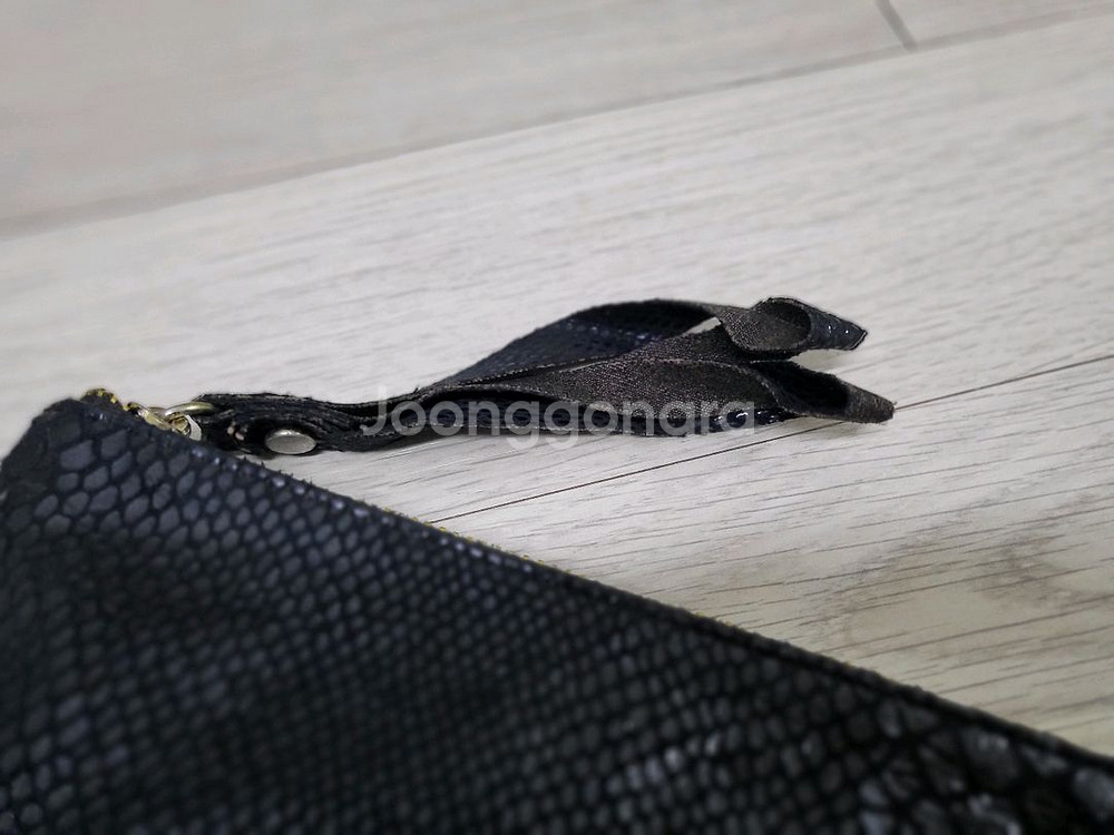 프라다 스팽글 클러치--5