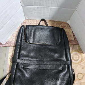 가죽 백팩 엔크라인