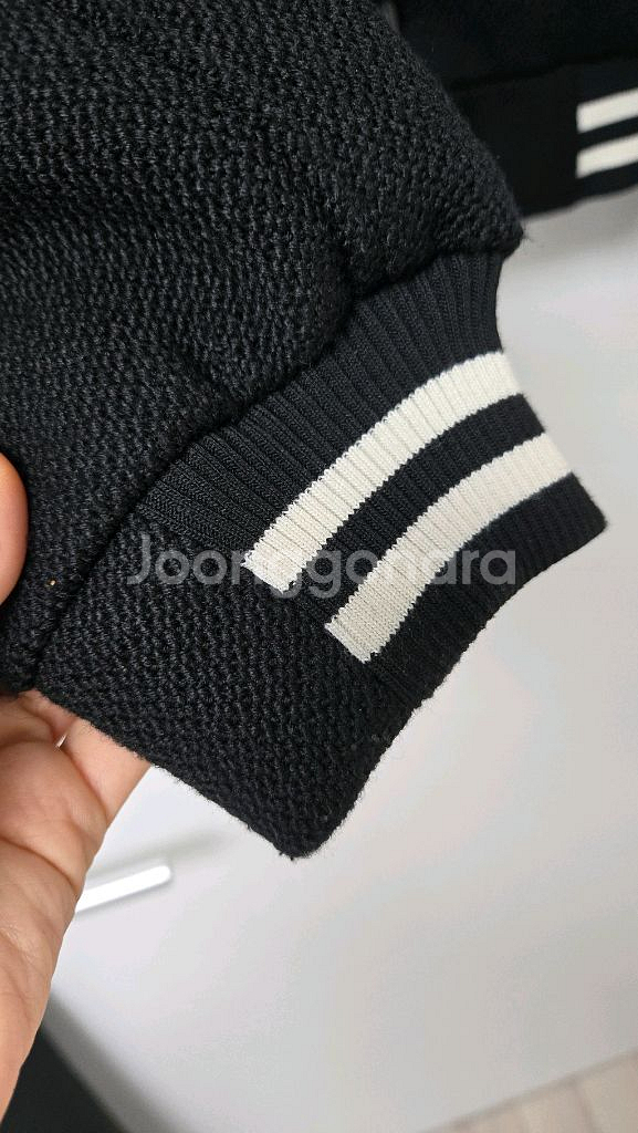 롤링 스튜디오의 블랙 바시티 자켓--9