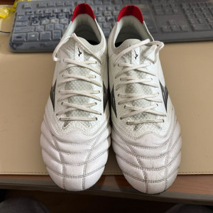 미즈노 모렐리아 네오 4 베타 엘리트 AG 사이즈260 싸게팝니다