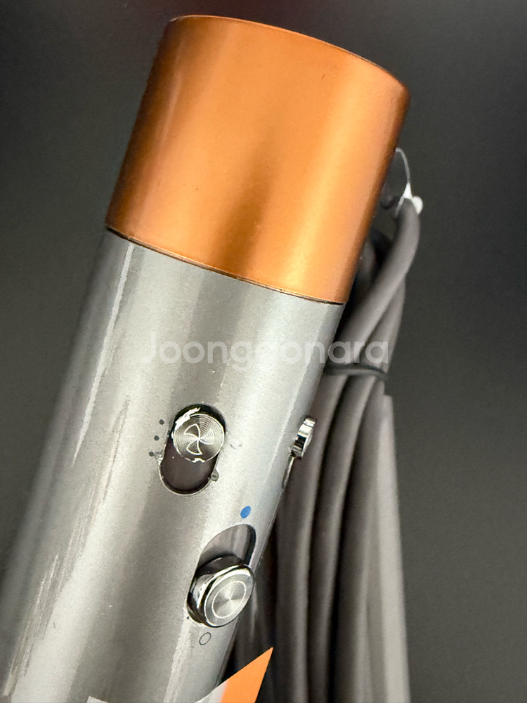 다이슨 에어랩 110볼트 HS05 본체만--2