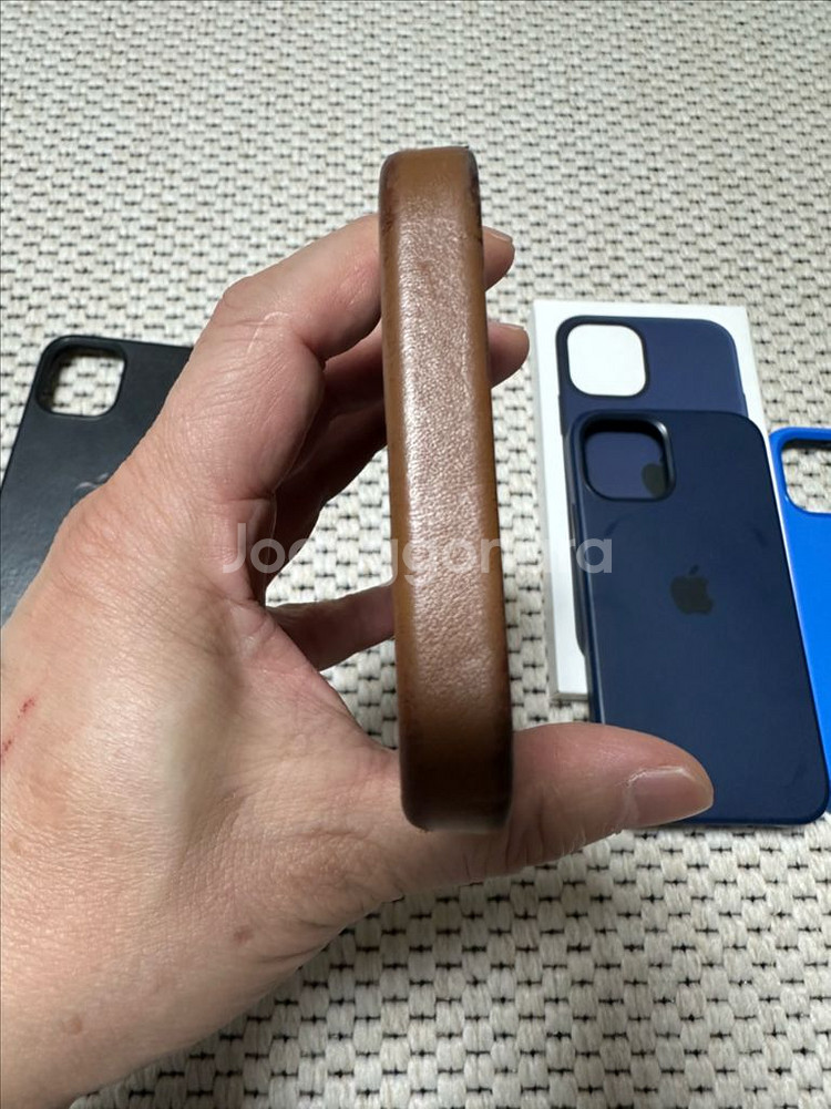 아이폰12프로 가죽 정품 맥세이프 케이스 팝니다--4