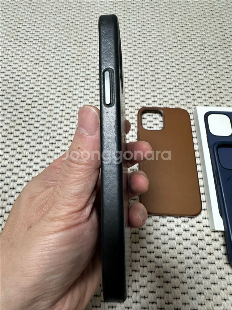 아이폰12프로 가죽 정품 맥세이프 케이스 팝니다--6