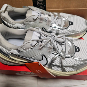 나이키 v2k 런 hj4497-100 265 새제품