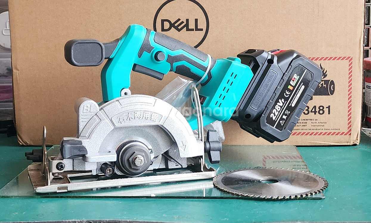 무선 원형 톱x톱날+마끼다18V 배터리 사용--0