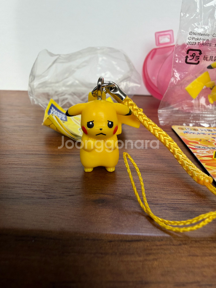 포켓몬 피카츄 리멘트 식완 가챠 피규어 2종(스트랩,피규어)--1