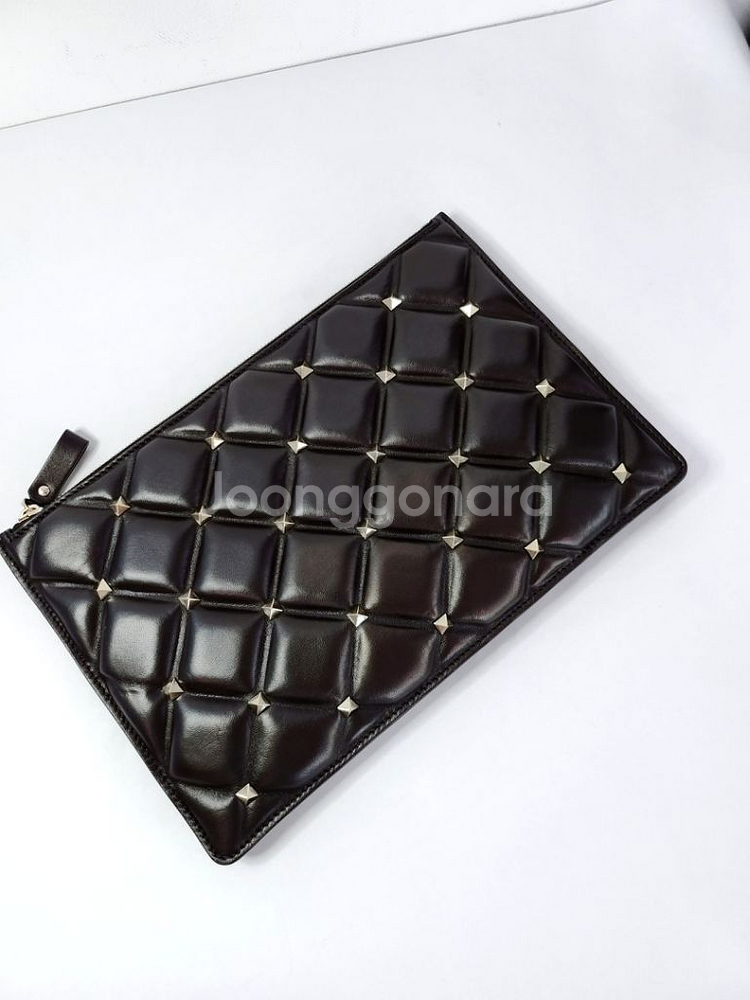 발렌티노 락스터드 블랙 금장 캔디 스터드 클러치--3