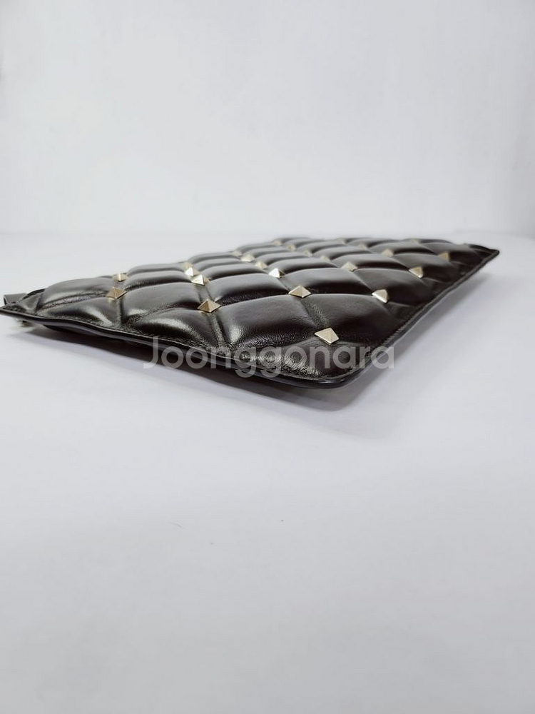 발렌티노 락스터드 블랙 금장 캔디 스터드 클러치--5