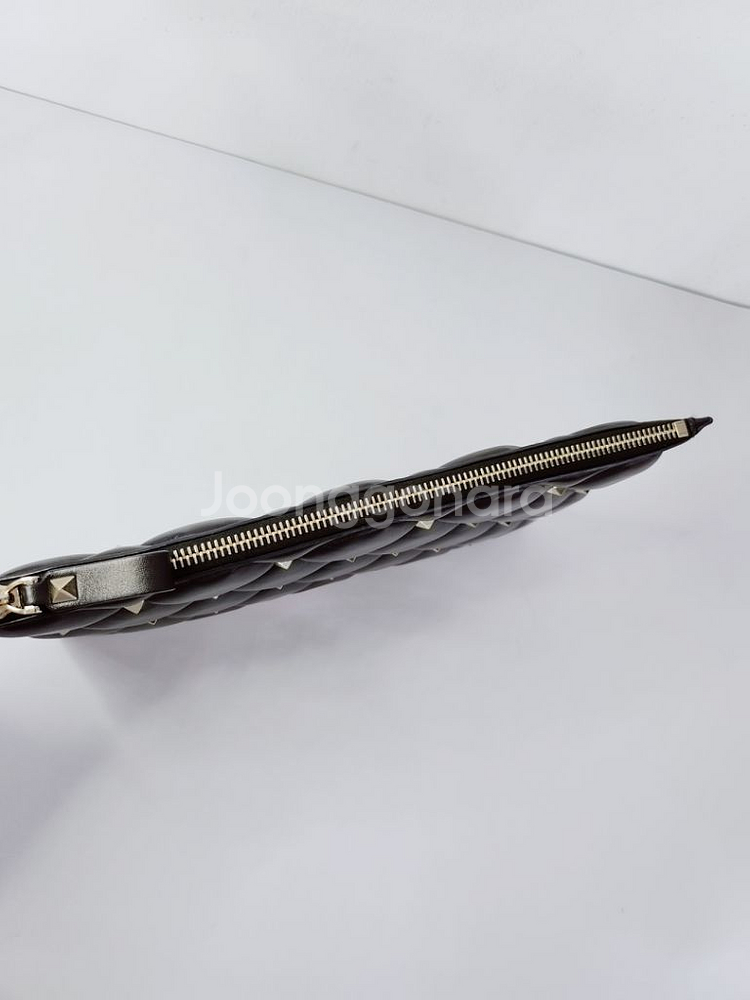 발렌티노 락스터드 블랙 금장 캔디 스터드 클러치--6