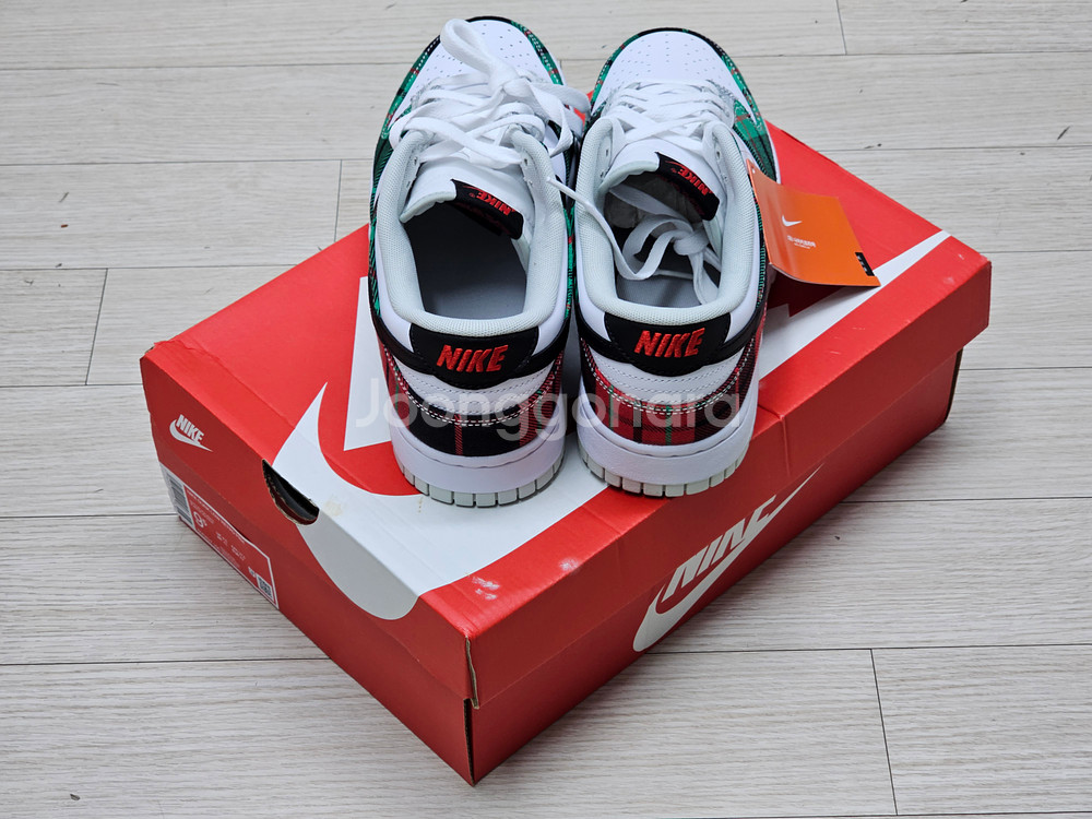 나이키 덩크 로우 레트로 프리미엄 화이트 앤 블랙 275--1