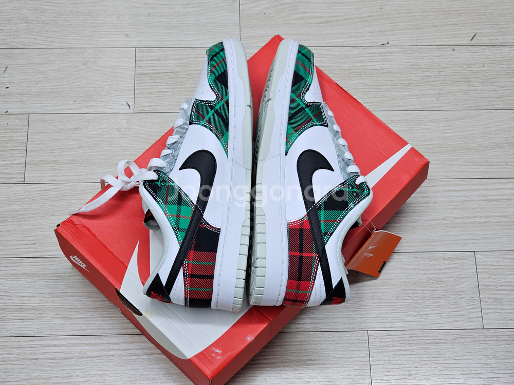 나이키 덩크 로우 레트로 프리미엄 화이트 앤 블랙 275--2