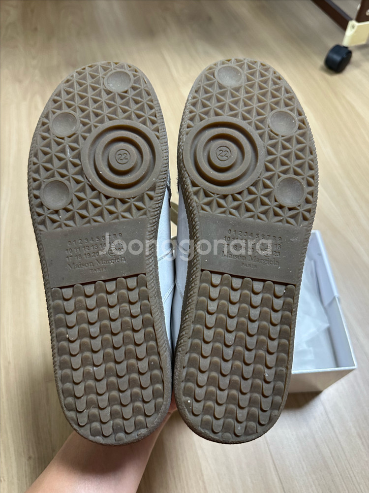 메종마르지엘라 독일군 페인팅 스니커즈 38 사이즈--6