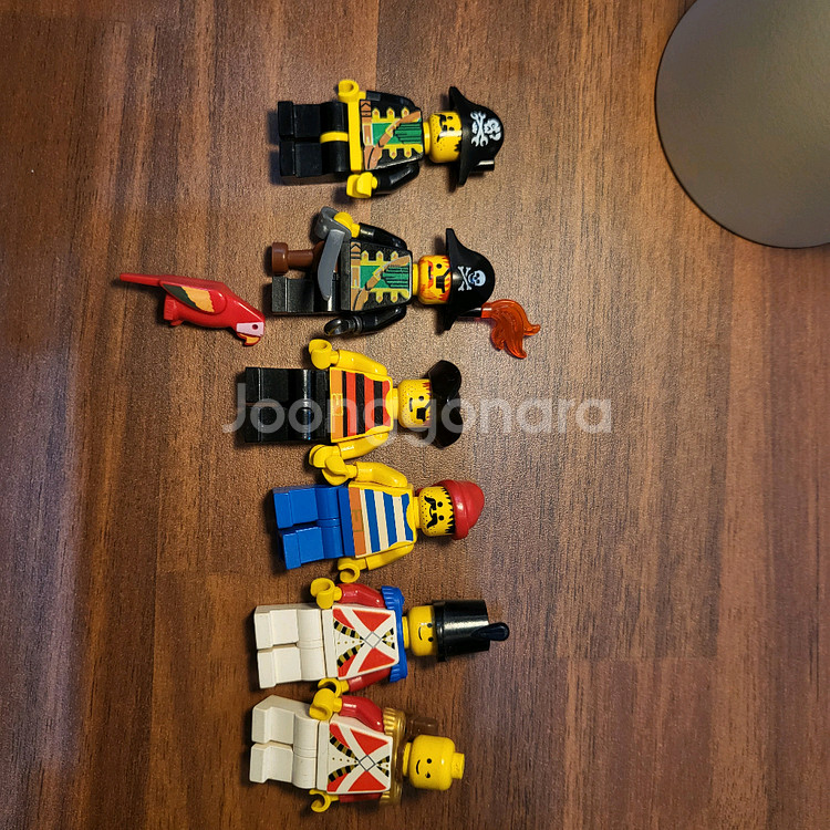 올드레고 해적,정부군 피규어입니다--0