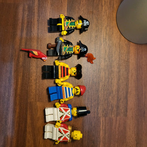 올드레고 해적,정부군 피규어입니다