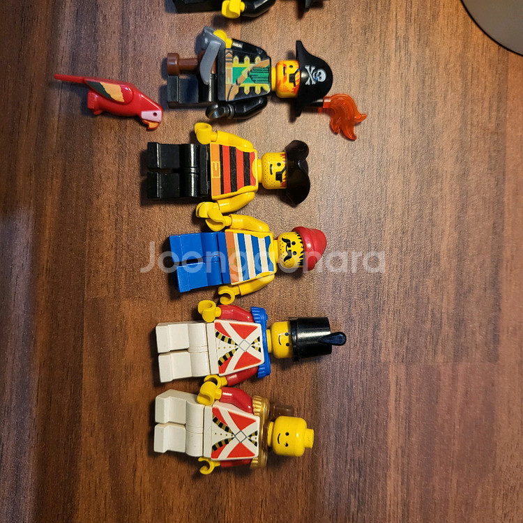 올드레고 해적,정부군 피규어입니다--2