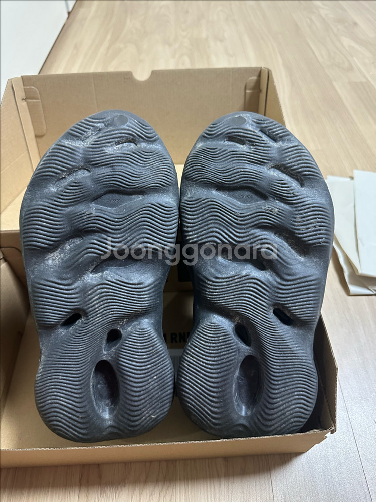 아디다스 이지부스트 폼러너 265 오닉스 새제품 급--2