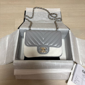샤넬 쁘띠삭 플랩백(미사용)