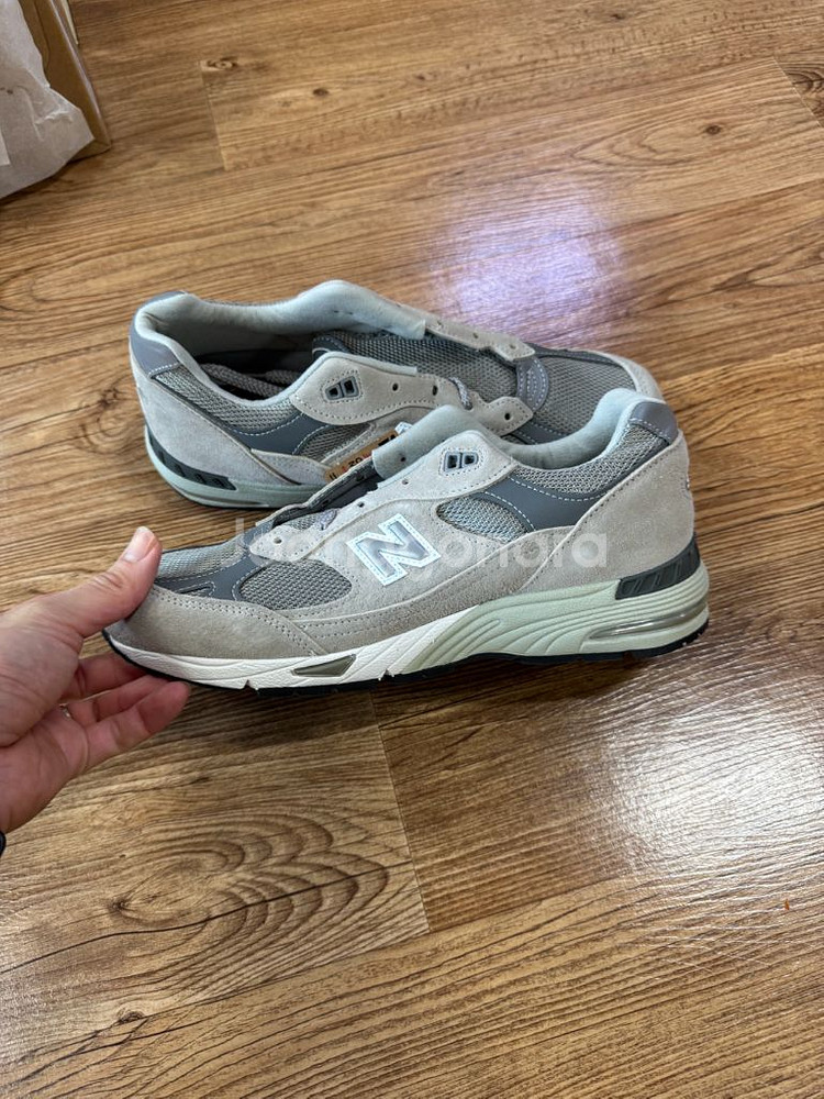 뉴발란스 991 그레이 UK8 새상품 팝니다--1