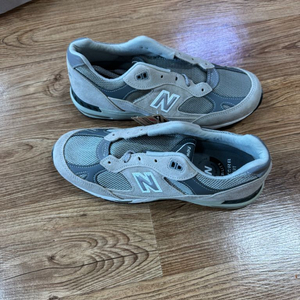 뉴발란스 991 그레이 UK8 새상품 팝니다