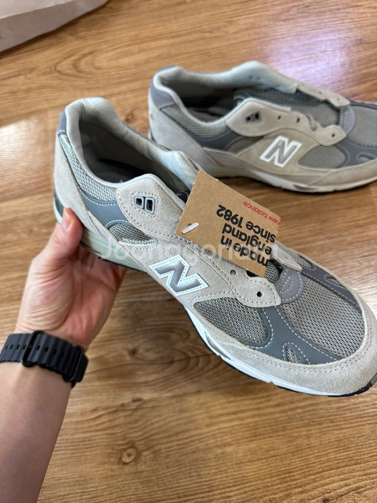 뉴발란스 991 그레이 UK8 새상품 팝니다--3
