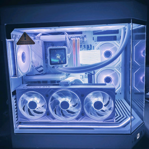 라이젠7 9800X3D RTX5080 화이트 Y60신품PC