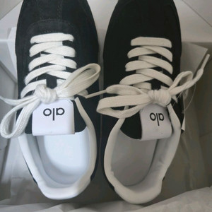 알로 선셋 스니커즈 블랙240 새상품 택포10만원에 판매해요